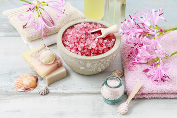 Fototapeta na wymiar Bowl of sea salt and other spa cosmetics
