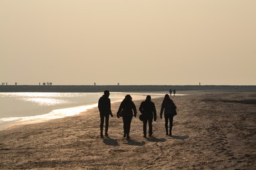 amici sulla spiaggia