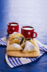 Triangular cookies with poppy seeds