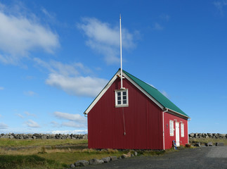 Typisches Wohnhaus mit Wellblechfassade in Island