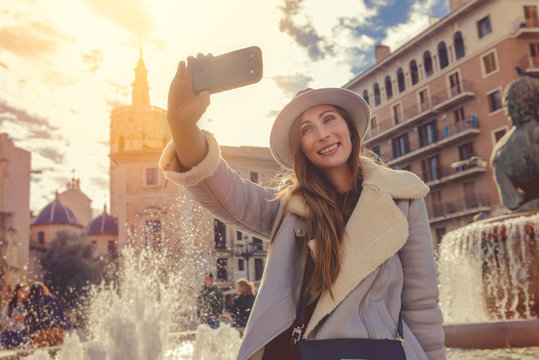 touristin macht selfie 