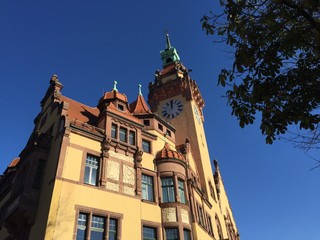 Fototapeta na wymiar Burgen und Schlösser Land mit blauem Himmel