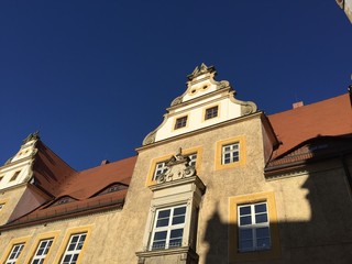 Burgen und Schlösser Land mit blauem Himmel