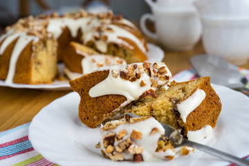 Cinnamon sour cream cake