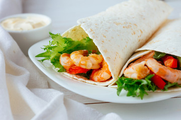 Shrimp rolls with salad