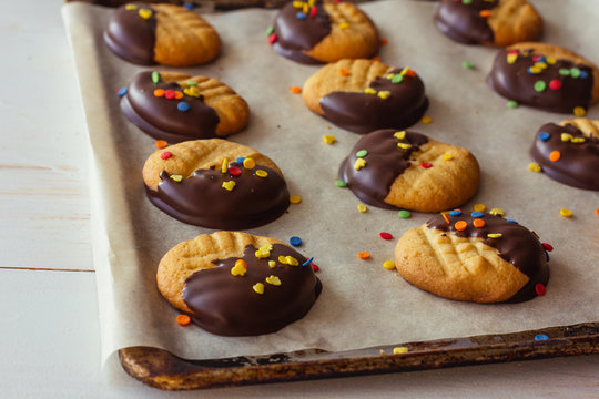 Shortbread cookies with multicolor toppings