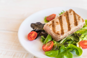 tuna steak with salad