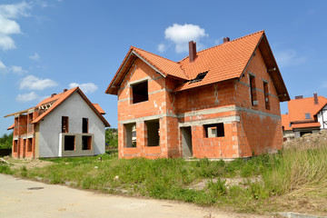 Construction of a cottage from ceramic blocks