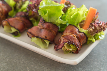salad roll with bacon