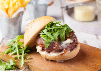Hamburger with rocket leaves