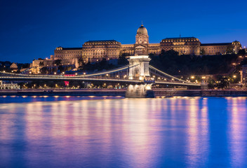 Fototapeta na wymiar The famous Chain Bridge in Budapest in Hungary