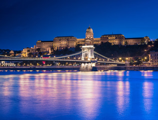 Fototapeta na wymiar The famous Chain Bridge in Budapest in Hungary