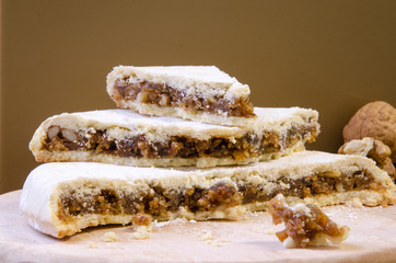 Dolce tipico con frutta secca e canditi