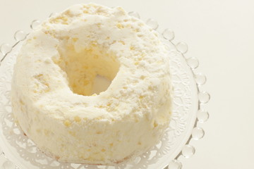 white sugar cake