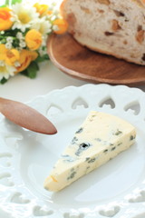 blue cheese and bread