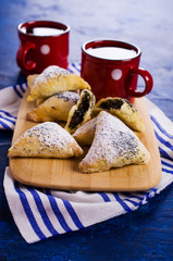 Triangular cookies with poppy seeds