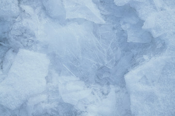 Fototapeta na wymiar Хрупкие льдинки льда. Текстура замёрзшей воды