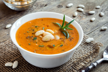 Creamy bean and vegetable soup