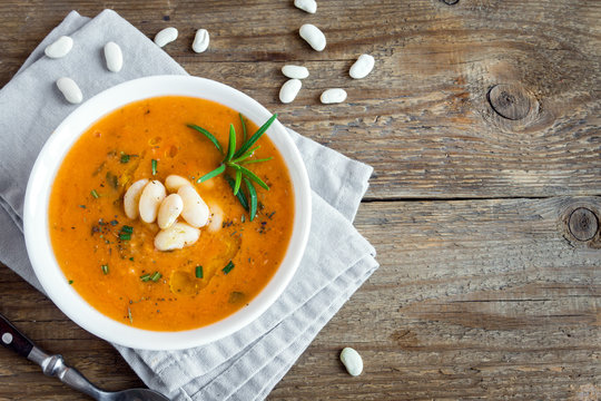 Creamy bean and vegetable soup