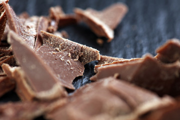 Dark chocolate stack, chips and powder