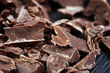 Dark chocolate stack, chips and powder