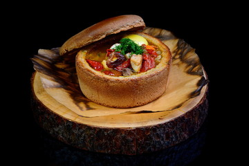 vegetables with meat in a plate of bread