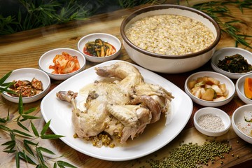 nokdu baeksuk. Boiled Chicken with Rice and Mung Beans
