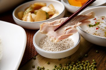 nokdu baeksuk. Boiled Chicken with Rice and Mung Beans