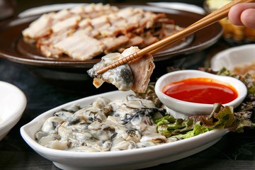 Napa Wraps with Oysters. gul bossam