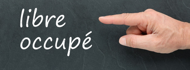 Choisir libre écrit à la craie sur une ardoise