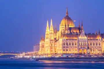 Plexiglas foto achterwand uitzicht op de rivier naar het parlement van Boedapest bij zonsondergang, hongarije © jon_chica