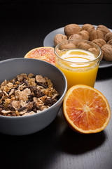 colazione: mele, noci e cerali