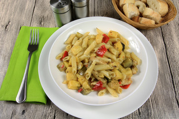 poêlée de pâtes au poulet et légumes