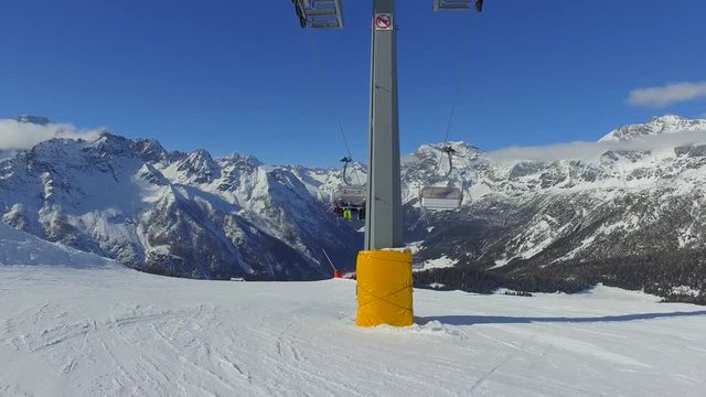 Ski station in Valtellina - Skiers on the track