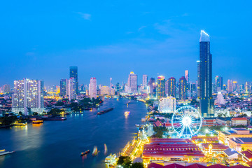Fototapeta na wymiar Bangkok skyline with landmark