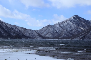 厳寒の中禅寺湖 ( 日光市 )