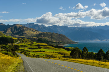 Fototapeta na wymiar Beautiful landscape of the road on the west side south island, New Zealand