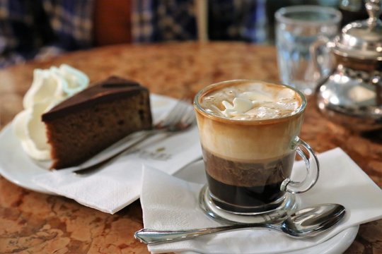 コーヒーとチョコレートケーキ