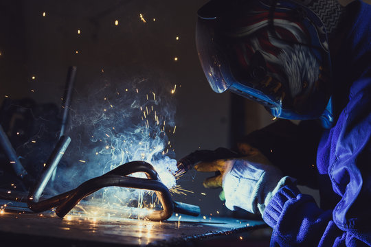Welding steel material in an industrial environment with hot sparks