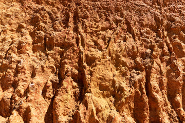 Rote Felsen am Strand von Praia da Falesia