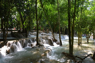 cascade chute de Tad Sae, baignoires en escaliers - Luang Prabang
