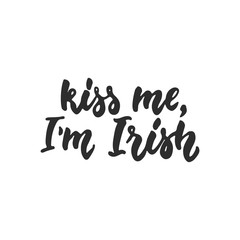 Obraz premium Kiss me, i'm Irish - hand drawn lettering phrase for Irish holiday Saint Patrick's day isolated on the white background. Fun brush ink inscription for photo overlays, greeting card, poster design.