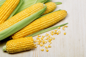 corn  on wooden table © Kornienko Alexandr