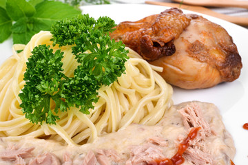 The spaghetti sauce is creamy.