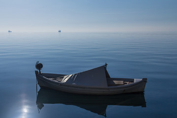 Naklejka premium Boats and ships on the Aegean sea on Thessaloniki seafront in Greece