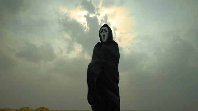 Scream mask, fear in the desert, scared mask