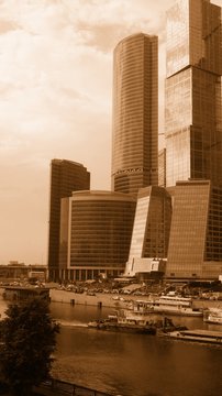 НЕБОСКРЕБЫ,БАШНИ,АРХИТЕКТУРА,ГОРОД,СЕПИЯ,НА ФОНЕ НЕБА,РЕКА
