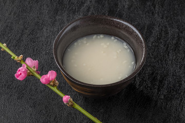 甘酒　sweet alcoholic drink made from sake lees Japan