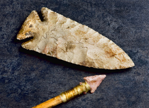 Real American Arrowhead and spearhead found in Kentucky made around 2000 to 6000 years ago.