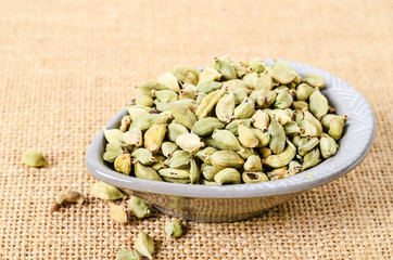 Green cardamon in cup.